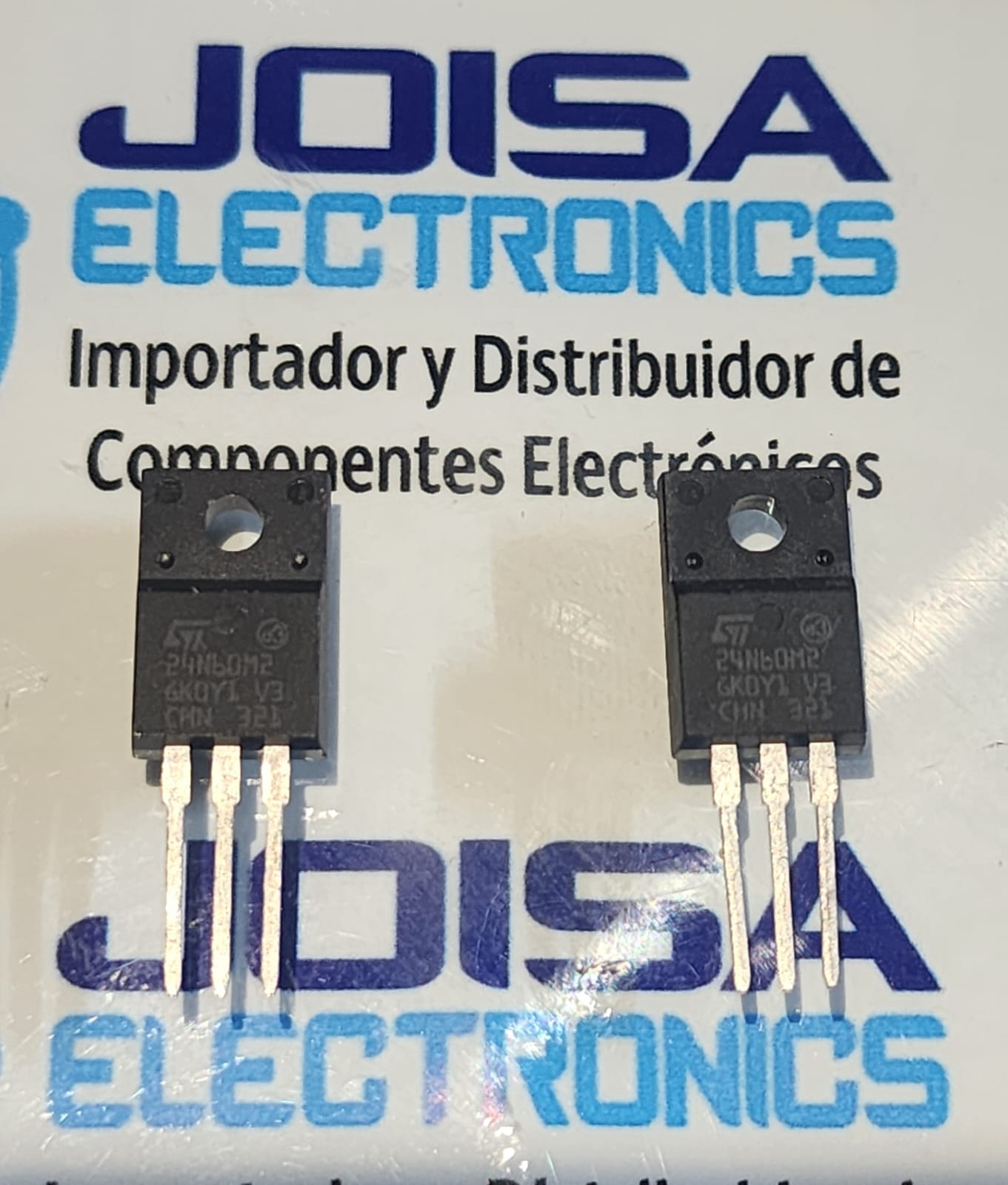 24N60M2 STF24N60M2 MOSFET El transistor, también conocido como transistor bipolar o transistor de cristal, es un dispositivo semiconductor que controla la corriente. Su función es amplificar señales débiles en señales eléctricas con amplitudes más grandes, y también se utiliza como un interruptor sin contacto. Triode es uno de los componentes semiconductores básicos, que tiene la función de amplificación de corriente y es el componente central de los circuitos electrónicos. Un transistor es un dispositivo que produce dos uniones PN que están muy juntas en un sustrato semiconductor. Las dos uniones PN dividen todo el semiconductor en tres partes, siendo la parte media la región base y los dos lados son las regiones emisoras y colectoras. Hay dos tipos de arreglos: PNP y NPN y distribuido por joisa electronics sac STF24N60M2 MOSFET El transistor, también conocido como transistor bipolar o transistor de cristal, es un dispositivo semiconductor que controla la corriente. Su función es amplificar señales débiles en señales eléctricas con amplitudes más grandes, y también se utiliza como un interruptor sin contacto. Triode es uno de los componentes semiconductores básicos, que tiene la función de amplificación de corriente y es el componente central de los circuitos electrónicos. Un transistor es un dispositivo que produce dos uniones PN que están muy juntas en un sustrato semiconductor. Las dos uniones PN dividen todo el semiconductor en tres partes, siendo la parte media la región base y los dos lados son las regiones emisoras y colectoras. Hay dos tipos de arreglos: PNP y NPN y distribuido por joisa electronics sac