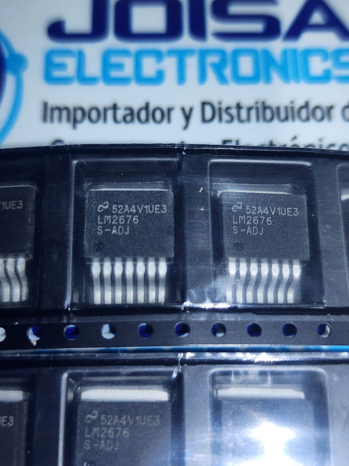 LM2676S-ADJ Conecte al punto medio del divisor de retroalimentación para configurar VOUT para la versión ADJ o conecte este pin directamente al capacitor de salida para una versión de salida fija Y DISTRIBUIDO POR JOISA ELECTRONICS SAC