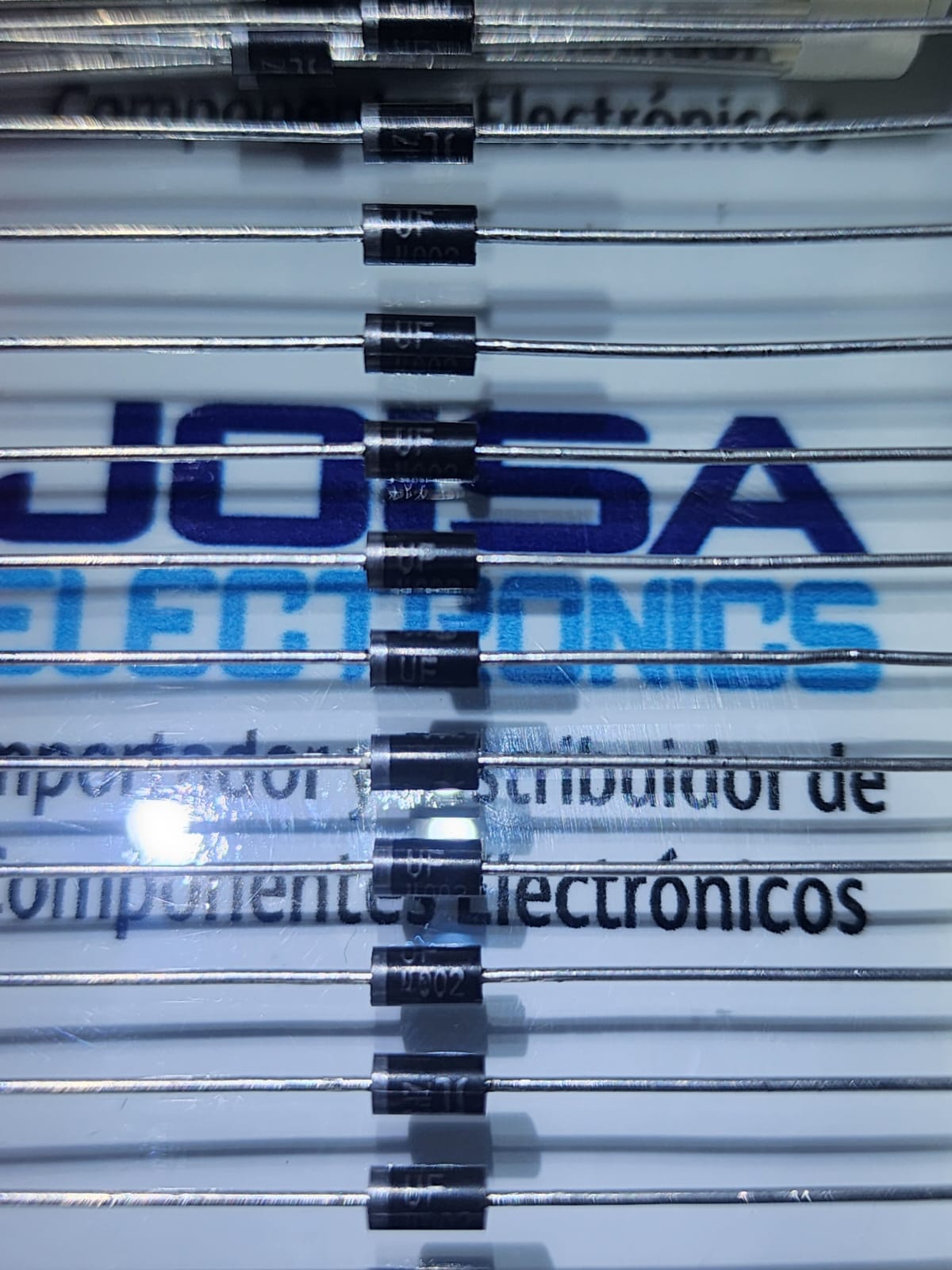 UF4002 UF4002 Diodo, UF4002, Recuperación rápida, 1A, 100V Conexión de silicio, 50ns, DO-41, 2-Pines 1V DISTRIBUIDO POR JOISA ELECTRONICS UF4002 Diodo, UF4002, Recuperación rápida, 1A, 100V Conexión de silicio, 50ns, DO-41, 2-Pines 1V DISTRIBUIDO POR JOISA ELECTRONICS
