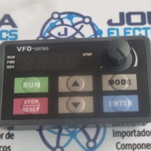 KPE-LE02 Una pantalla fluorescente de vacío (VFD) es un tipo de pantalla que se utiliza comúnmente en equipos electrónicos de consumo, como videograbadoras, radios de coche y hornos microondas. A diferencia de las pantallas de cristal líquido (LCD), una VFD emite una luz muy brillante con un contraste nítido y admite fácilmente elementos de visualización de varios colores DISTRIBUIDO POR JOISA ELECTRONICS SAC