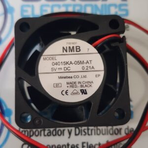 04015KA-05M-AT 04015KA-05M-ATes un símbolo de ventilador frío de 40 x 40 x 15 mm de NMB Technologies, con fuente de alimentación de 5 V CC, corriente de 0,21 A y una alarma de tacómetro de 3 cables y comercializado por JOISA ELECTRONICS SAC PROVEEDOR LIMA PERU