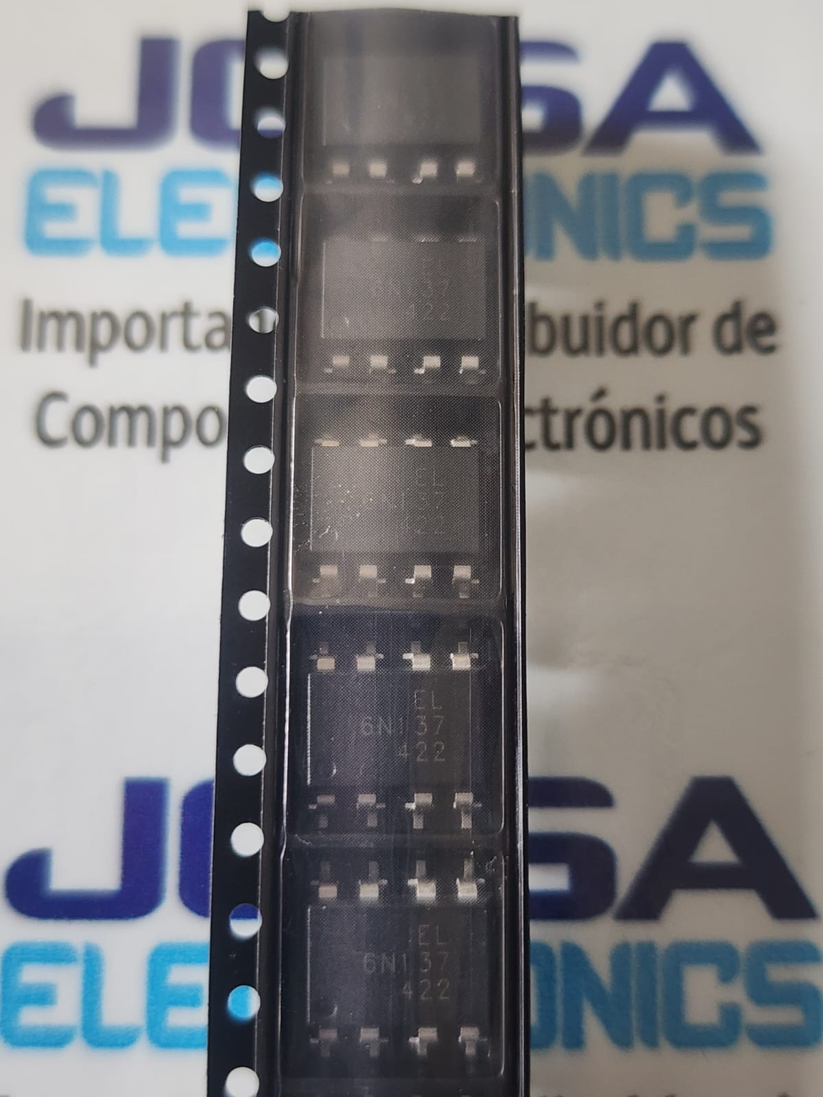6N137 6N137 El 6N137 es un optoacoplador de alta velocidad (10 Mbps) con salida lógica de colector abierto, diseñado para aislamiento galvánico entre circuitos, comúnmente usado en interfaces digitales y microcontroladores. Opera a 5V, ofrece alta inmunidad al ruido y tiempos de conmutación rápidos (nanosegundos), ideal para proteger contra picos de voltaje y comercializado por JOISA ELECTRONICS SAC PROVEEDOR LIMA PERU 6N137 El 6N137 es un optoacoplador de alta velocidad (10 Mbps) con salida lógica de colector abierto, diseñado para aislamiento galvánico entre circuitos, comúnmente usado en interfaces digitales y microcontroladores. Opera a 5V, ofrece alta inmunidad al ruido y tiempos de conmutación rápidos (nanosegundos), ideal para proteger contra picos de voltaje y comercializado por JOISA ELECTRONICS SAC PROVEEDOR LIMA PERU