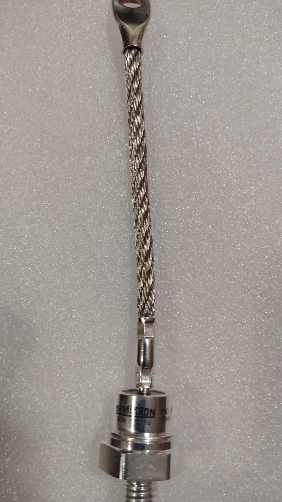 SKN7016 El SKN70/16 es unDiodo rectificador montado en perno Semikron, un componente electrónico diseñado para aplicaciones industriales de alto voltaje Y DISTRIBUIDO POR JOISA ELECTRONICS SAC PROVEEDOR LIMA PERU El SKN70/16 es unDiodo rectificador montado en perno Semikron, un componente electrónico diseñado para aplicaciones industriales de alto voltaje Y DISTRIBUIDO POR JOISA ELECTRONICS SAC PROVEEDOR LIMA PERU