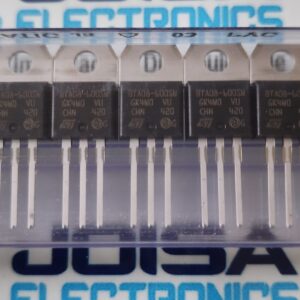 El BTA08-600SW es un TRIAC de 8 amperios y 600 voltios fabricado principalmente por STMicroelectronics. Pertenece a la serie Snubberless, lo que significa que tiene una alta capacidad de conmutación y no requiere circuitos de protección externos (redes RC) cuando se utiliza con cargas inductivas Y COMERCIALIZADO POR JOISA ELECTRONICS SAC PROVEEDOR LIMA PERU