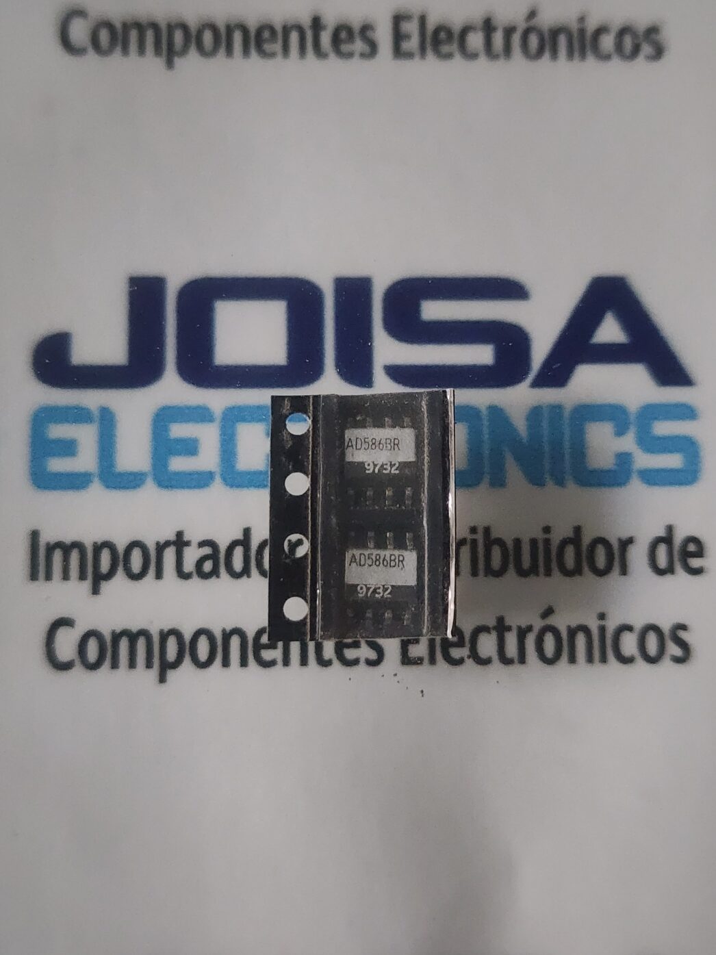 AD586BR AD586BR es un circuito integrado de referencia de voltaje de alta precisión de 5V fabricado originalmente por Analog Devices. Utiliza un diodo Zener enterrado implantado por iones y resistencias de película delgada recortadas por láser para ofrecer una estabilidad excepcional Y ES COMERCIALIZADO POR JOISA ELECTRONICS SAC PROVEEDOR LIMA PERU