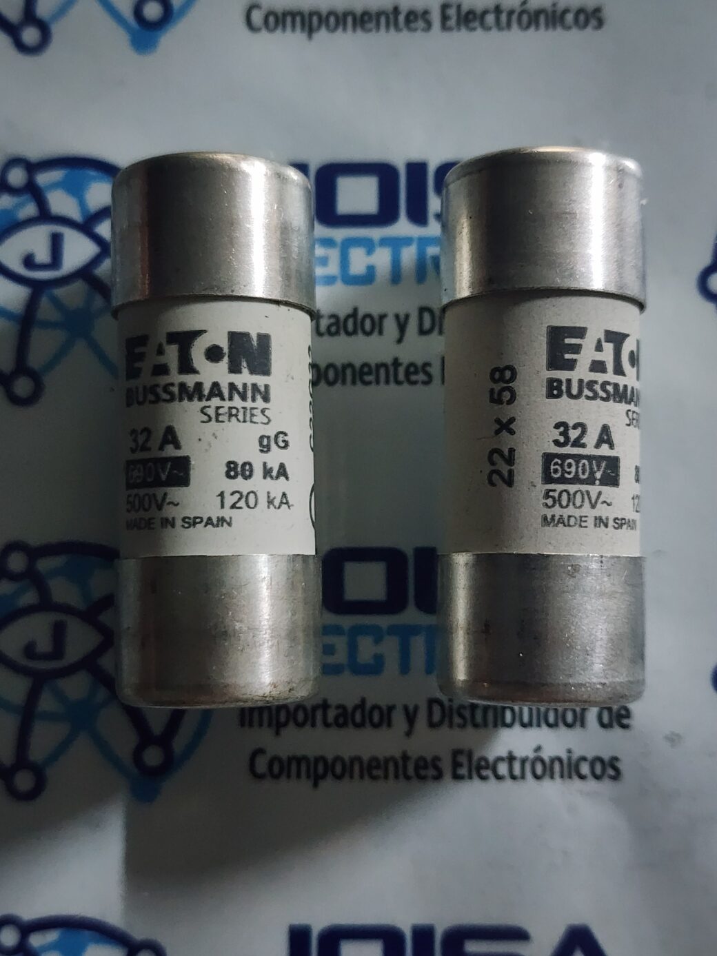 C22G32 El término C22G32 hace referencia a un fusible cilíndrico industrial de baja tensión, fabricado comúnmente por marcas de componentes eléctricos como Eaton Bussmann o Mersen Y SE COMERCIALIZA EN JOISA ELECTRONICS SAC PROVEEDOR LIMA PERU