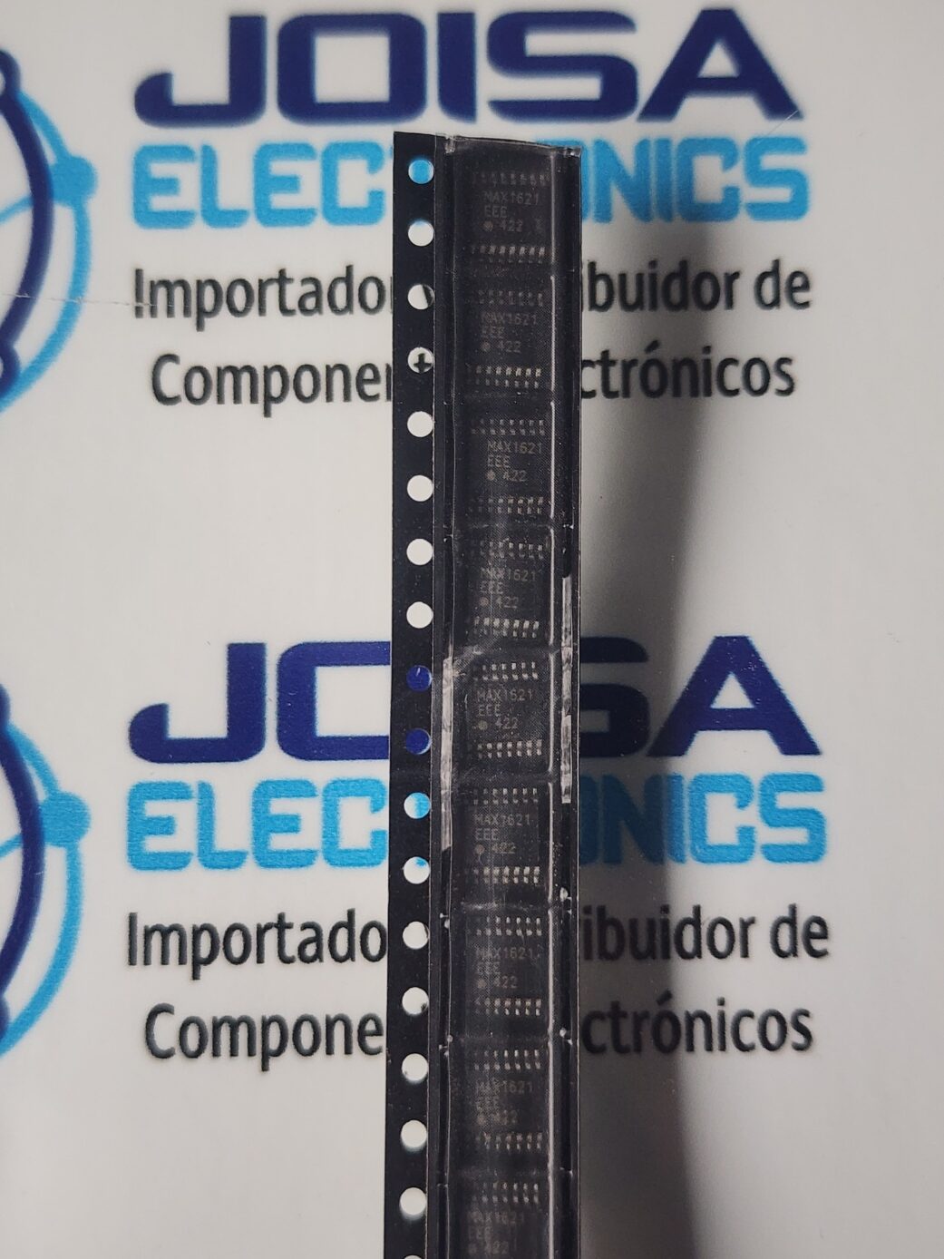 MAX1621EEE El MAX1621EEE es uncircuito integrado especializado de gestión de energía(PMIC) fabricado por Analog Devices / Maxim Integrated que funciona como una fuente de polarización LCD ajustable digitalmente . Convierte los voltajes de la batería en los voltajes positivos o negativos estables necesarios para alimentar los backplanes LCD.Y SE COMERCIALIZA EN JOISA ELECTRONICS SAC PROVEEDOR LIMA PERU