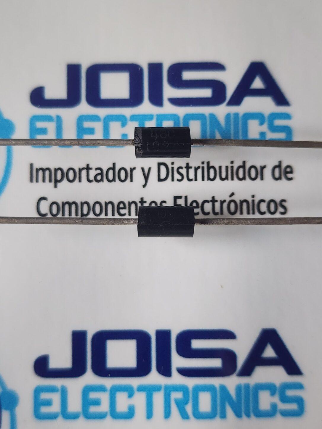 MUR480 DIODO AXIAL El MUR480 (o MUR480E) es un diodo rectificador de ultra alta velocidad. Es ampliamente utilizado en fuentes de alimentación y circuitos de conmutación debido a su capacidad para manejar voltajes y corrientes elevados con una caída de voltaje baja Y SE COMERCIALIZA EN JOISA ELECTRONICS SAC PROVEEDOR LIMA PERU