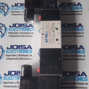 4V230C-06 El 4V230C-06 es una válvula solenoide neumática de 5 vías y 3 posiciones (centro cerrado) con puertos de rosca de 1/8