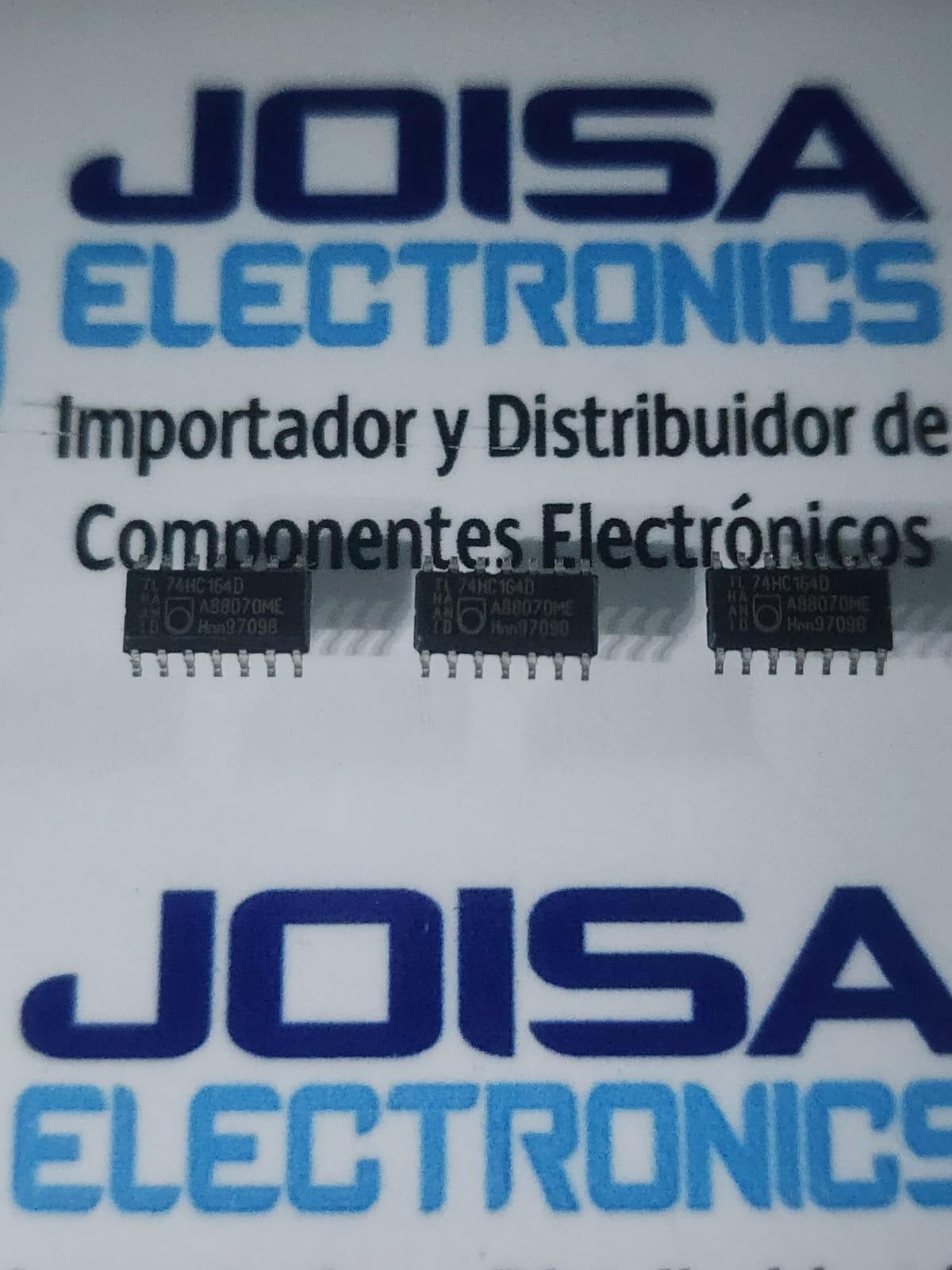 74HC164D El 74HC164D es un circuito integrado de registro de desplazamiento de 8 bits con entrada serial y salida paralela. Funciona entre 2 V y 6 V, convierte datos de serie (de un microcontrolador) en 8 salidas paralelas independientes y se presenta en un encapsulado SMD SOIC-14 y se comercializa en JOISA ELECTRONICS SAC PROVEEDOR LIMA PERU
