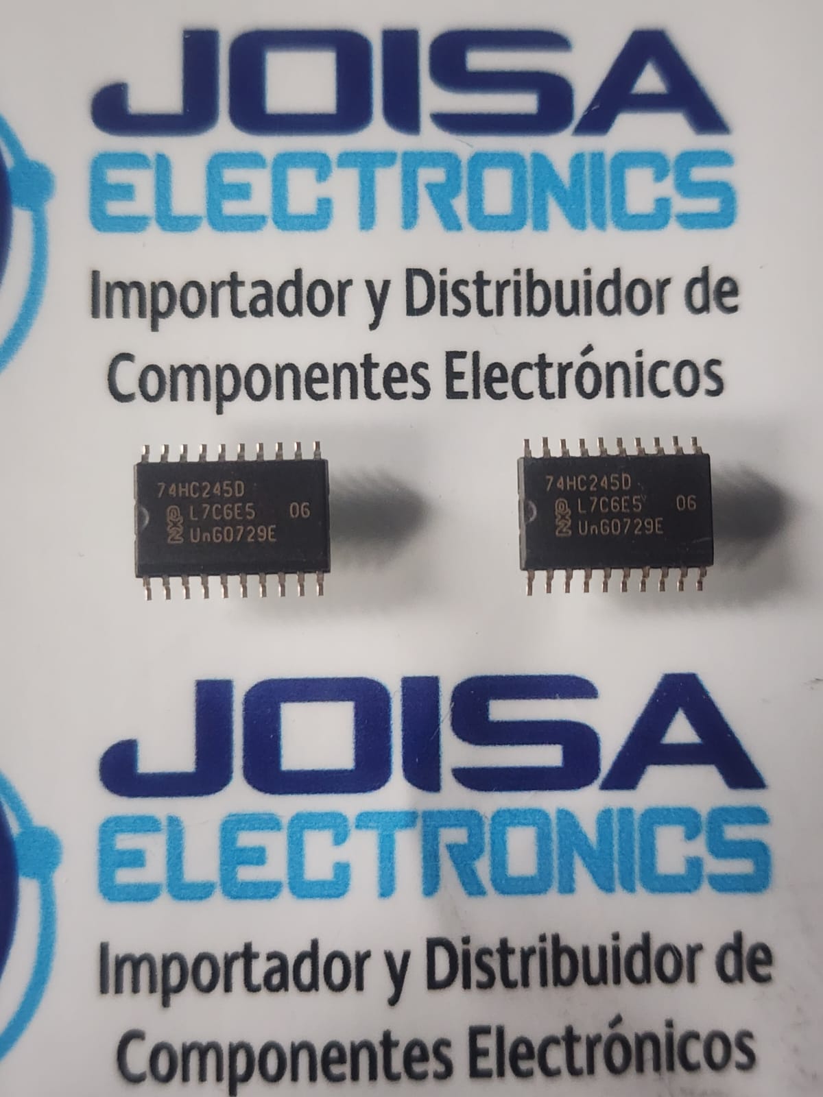 74HC245D El 74HC245D es un circuito integrado lógico de la familia CMOS de alta velocidad que funciona como un transceptor de bus octal (de 8 bits) bidireccional con salidas de 3 estados. La letra "D" al final de su nomenclatura suele indicar que viene en un encapsulado de montaje superficial SOIC-20 (SO20) y se comercializa en JOISA ELECTRONICS SAC PROVEEDOR LIMA PERU