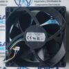 DSB0924HH VENTILADOR El DSB0924HH es un ventilador de refrigeración industrial de la marca Delta Electronics que opera a 24V DC y 0.20A con un tamaño de 9 cm (92x92x25 mm) y conexión de 3 cables. Este modelo suele utilizarse como repuesto técnico en inversores, impresoras láser de alta gama (como las HP LaserJet M577) y maquinaria industrial y se comercializa en JOISA ELECTRONICS SAC PROVEEDOR LIMA PERU