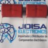 104J2000V Este artículo presenta un producto electrónico llamado condensador de película (capacitor) tiene una resolución de 0,1 microfaradios (μF) o 100 nanofaradios (nF) .104 : La capacitancia del condensador. Esto debe agregar 4 huecos (ceros) al número 10 en pF (picofaradios), por lo que debería significar 100,000 pF . Convirtiéndolo a 0.1 μF o 100 nF .J : Esto es lo que se llama tolerancia , que es ±5% más o menos de potencia que puede tener.2000V : Esta es la capacidad de voltaje; puede almacenar hasta 2000 voltios (o 2 kV) de potencia y se comercializa en JOISA ELECTRONICS SAC PROVEEDOR LIMA PERU