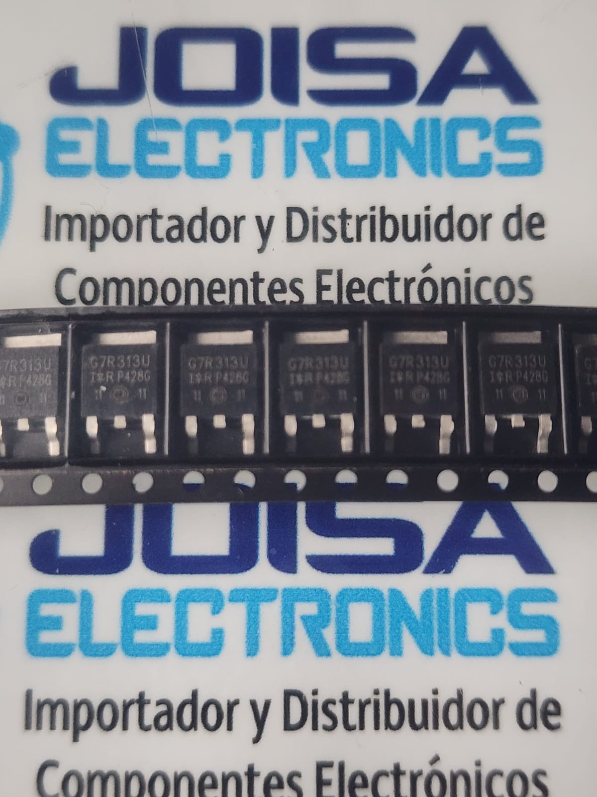 G7R313U El código G7R313U corresponde al transistor IGBT de número de parte completo IRG7R313U, fabricado originalmente por International Rectifier (ahora Infineon).Aunque en muchos lados comerciales se le asocia de forma general a rangos cercanos como los 30A o 400V, sus especificaciones técnicas reales y exactas según su hoja de datos (Datasheet) son las siguientes:Características PrincipalesVoltaje Máximo (Vce): 330V (Voltaje Colector-Emisor).Corriente Máxima (Ic): 40A a una temperatura de 25°C (baja a 20A cuando trabaja continuo a 100°C). y se comercializa en JOISA ELECTRONICS SAC PROVEEDOR LIMA PERU