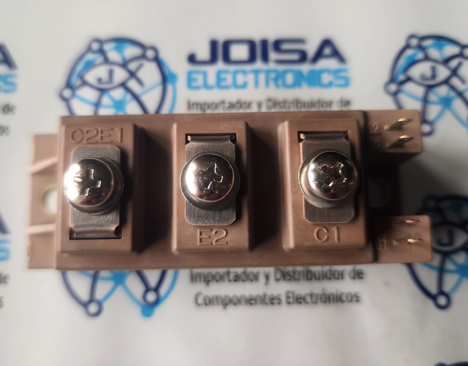 2MBI150VA-120-50 0 2MBI150VA-120-50 El 2MBI150VA-120-50 es un módulo semiconductor IGBT dual (tipo 2 en 1 / medio puente) de alto rendimiento fabricado por Fuji Electric. Pertenece a la serie V de la marca y está diseñado para aplicaciones industriales de conmutación de alta velocidad y gran potencia. y se comercializa en JOISA ELECTRONICS SAC PROVEEDOR LIMA PERU