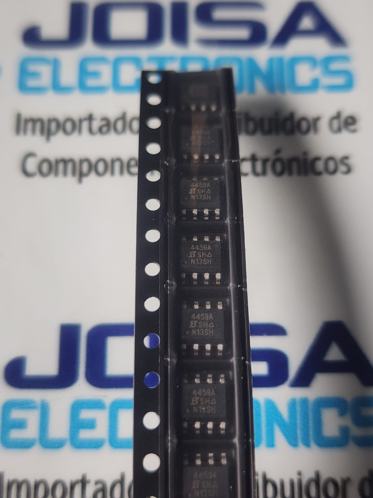 4459A El componente marcado como 4459A es un transistor MOSFET de Canal P diseñado para montaje superficial (SMD), usualmente empaquetado en formato SOP-8 / SOIC-8 (de 8 pines).La referencia completa más común que lleva este código impreso en el cuerpo es el Si4459ADY (de Vishay Siliconix) o variantes similares como el AO4459 (de Alpha & Omega Semiconductor). y se comercializa en JOISA ELECTRONICS SAC PROVEEDOR LIMA PERU