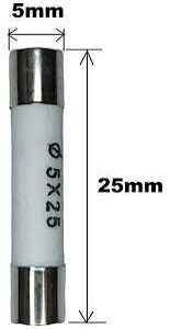 El fusible cerámico de 5x25mm y 4 amperios es un componente de protección eléctrica cilíndrico de tipo miniatura (comúnmente de baja tensión o estándar europeo), diseñado para soportar corrientes de hasta 4A y tensiones habituales de 250V. Su cuerpo de cerámica le permite una mayor capacidad de ruptura (interrupción) frente a los de vidrio, extinguiendo arcos eléctricos con mayor seguridad en caso de cortocircuito y se comercializa en JOISA ELECTRONICS SAC PROVEEDOR LIMA PERU