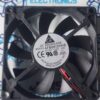 AFB0812HHB El Delta Electronics AFB0812HHB es unVentilador axial sin escobillas de alto rendimiento de 12 V CCAmpliamente utilizado en servidores, estaciones de trabajo de escritorio y maquinaria industrial.Especificaciones claveDimensiones: 80 mm × 80 mm × 15 mm (perfil delgado)Tensión nominal: 12 V CC (Rango de funcionamiento: 7,0 V a 13,8 V)Corriente nominal: 0,16 A (La etiqueta puede indicar un consumo máximo de corriente de hasta 0,24 A)Potencia de entrada: 1,92 vatiosVelocidad de rotación: 3400 RPM y se comercializa en JOISA ELECTRONICS SAC PROVEEDOR LIMA PERU