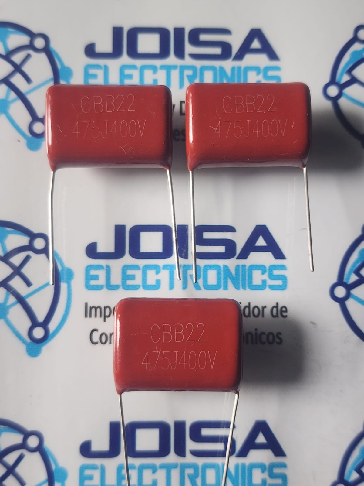 CBB22 475J400V El CBB22 475J400V es un condensador de película de polipropileno metalizado con una capacitancia de 4.7 µF (4700 nF) y un voltaje máximo de 400V.Especificaciones PrincipalesTipo: Película de polipropileno metalizado (CBB22)Capacitancia: 4.7 µF (475 = 47 + 5 ceros en pF = 4,700,000 pF)Tolerancia: J = ±5% y se comercializa en JOISA ELECTRONICS SAC PROVEEDOR LIMA PERU