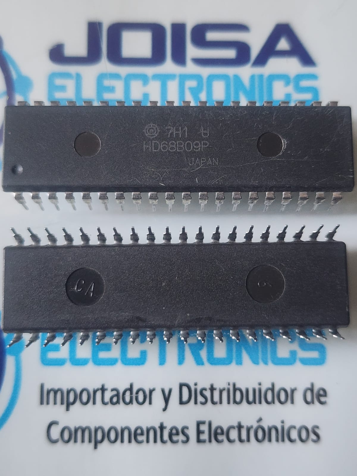 HD68B09P El HD68B09P es un microprocesador de 8 bits fabricado por Hitachi Semiconductor, el cual funciona como un clon directo y de alta velocidad del legendario Motorola MC6809. Lanzado originalmente a finales de la década de 1980, este componente destaca dentro de la arquitectura de la familia 6800 gracias a su excelente rendimiento en la ejecución de código estructurado y lenguajes de alto nivel. y se comercializa en JOISA ELECTRONICS SAC PROVEEDOR LIMA PERU