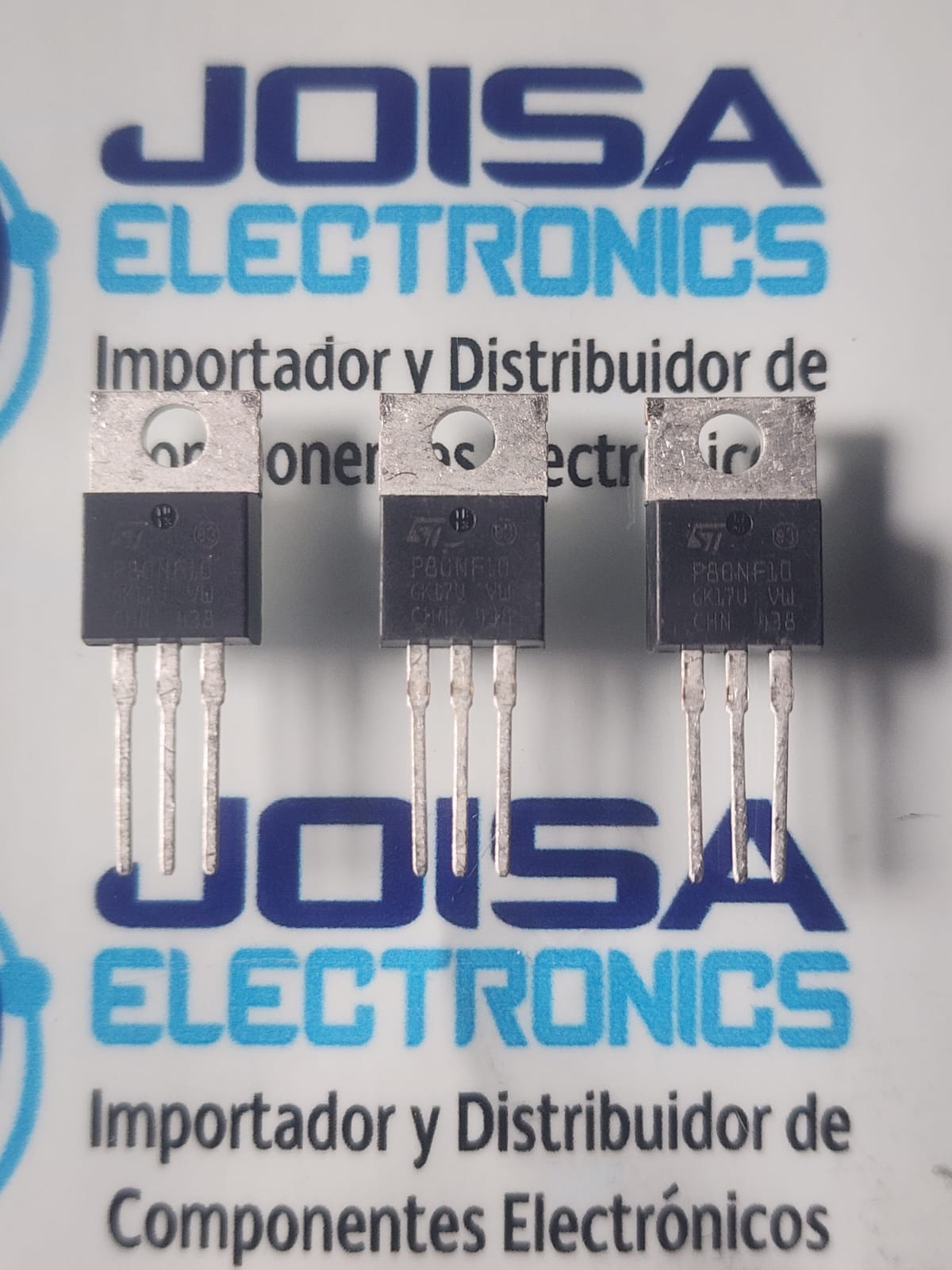 P80NF10 El componente P80NF10 (cuyo número de parte completo suele ser STP80NF10) es un transistor de potencia MOSFET de Canal N fabricado por STMicroelectronics. Utiliza la tecnología STripFET, diseñada específicamente para minimizar la capacitancia de entrada y la carga de la compuerta, lo que permite una conmutación eficiente en circuitos de alta potencia. y se comercializa en JOISA ELECTRONICS SAC PROVEEDOR LIMA PERU
