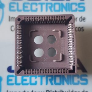 PLCC68 zócalo PLCC68 (Plastic Leaded Chip Carrier) esun conector electrónico especializado y estandarizado diseñado para alojar e interconectar un circuito integrado (CI) de 68 pines.Estos zócalos se utilizan habitualmente en informática retro, adaptadores de programación y sistemas embebidos antiguos para permitir la sustitución o actualización sencilla de chips sin necesidad de soldarlos directamente .y se comercializa en JOISA ELECTRONICS SAC PROVEEDOR LIMA PERU