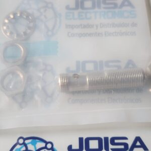 El E2A-M12KS04-M1-B1-1 (así como sus variantes terminadas en -4) unOMRONFabricante de productos: sensor de proximidad inductivo • Altura (tamaño): M12 (cuerpo roscado de 12 mm de diámetro). • Distancia de detección (Distancia de detección): solo una pequeña distancia de 4 mm es precisa. • Luz y estanqueidad (montaje): empotrado/protegido (enrasado/protegido) , lo que significa que también se puede enterrar bajo metal. • Tipo de salida (Tipo de salida): PNP . • Modo de funcionamiento: Normalmente abierto (NO) . • Fuente de alimentación (tensión de alimentación): Funciona en un entorno de 12 VCC a 24 VCC . • Conexión: Se conecta al conector M12 (4 pines) con orificios chapados en oro . y se comercializa en JOISA ELECTRONICS SAC PROVEEDOR LIMA PERU