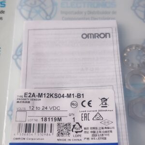 El E2A-M12KS04-M1-B1-1 (así como sus variantes terminadas en -4) unOMRONFabricante de productos: sensor de proximidad inductivo • Altura (tamaño): M12 (cuerpo roscado de 12 mm de diámetro). • Distancia de detección (Distancia de detección): solo una pequeña distancia de 4 mm es precisa. • Luz y estanqueidad (montaje): empotrado/protegido (enrasado/protegido) , lo que significa que también se puede enterrar bajo metal. • Tipo de salida (Tipo de salida): PNP . • Modo de funcionamiento: Normalmente abierto (NO) . • Fuente de alimentación (tensión de alimentación): Funciona en un entorno de 12 VCC a 24 VCC . • Conexión: Se conecta al conector M12 (4 pines) con orificios chapados en oro . y se comercializa en JOISA ELECTRONICS SAC PROVEEDOR LIMA PERU