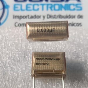 PME261JB5330KR30 El PME261JB5330KR30 es un condensador de película de papel metalizado ,KEMET(Grupo YAGEO) fabricado, montado en una sección separada y optimizado para pulsos en CC y bajas frecuencias alternas (CA). Las siguientes son las propiedades asignadas al nombre distintivo: ⚙️ Especificaciones técnicas • Capacitancia: 0.033 µF (icha 33 nF / code 333). • Tolerancia: ±10%. • Voltaje Nominal: 500 VAC (Corriente Alterna) / 1000 VDC (1 kV Corriente Continua). • Dieléctrico: Papel metalizado (Metallized Paper), con excelente durabilidad a largo plazo y propiedades de autorregeneración. y se comercializa en JOISA ELECTRONICS SAC PROVEEDOR LIMA PERU