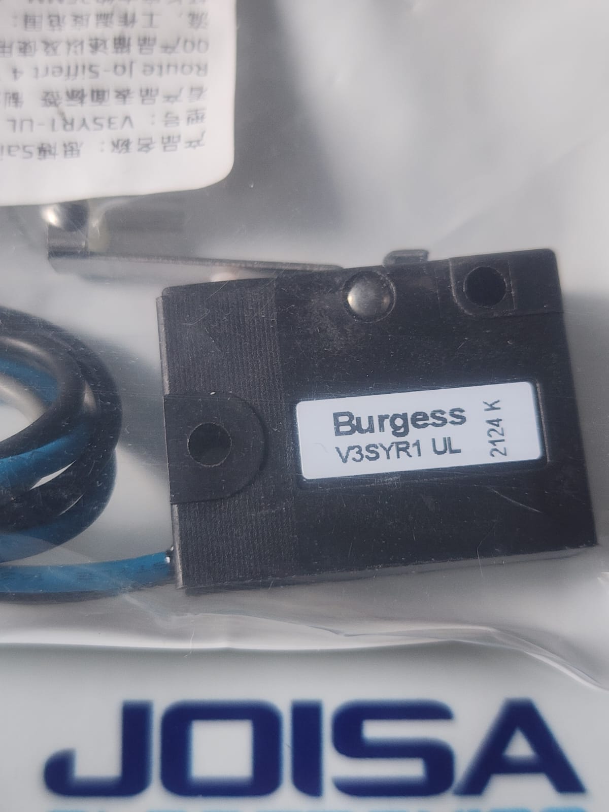 V3SYR1 V3SYR1 (o V3SYR1-UL)es una marca de Saia-Burgess (Burgess Controls)microinterruptor en miniatura(microinterruptor de acción rápida) electrónica. Este microinterruptor está diseñado para funcionamiento impermeable (IP67).Falda-Burgess. ⚙️ Especificaciones del producto • Palanca: Roller lever (palanca de rodillo). • Protección: IP67 (polvo y resistente al agua). • Kuyuynin (Circuito): SPDT (Single Pole Double Throw). • Potencia nominal: 5A / 250V CA. • Conexión: Precableada (cable de 50 cm). Y SE COMERCIALIZA EN JOISA ELECTRONICS SAC PROVEEDOR LIMA PERU